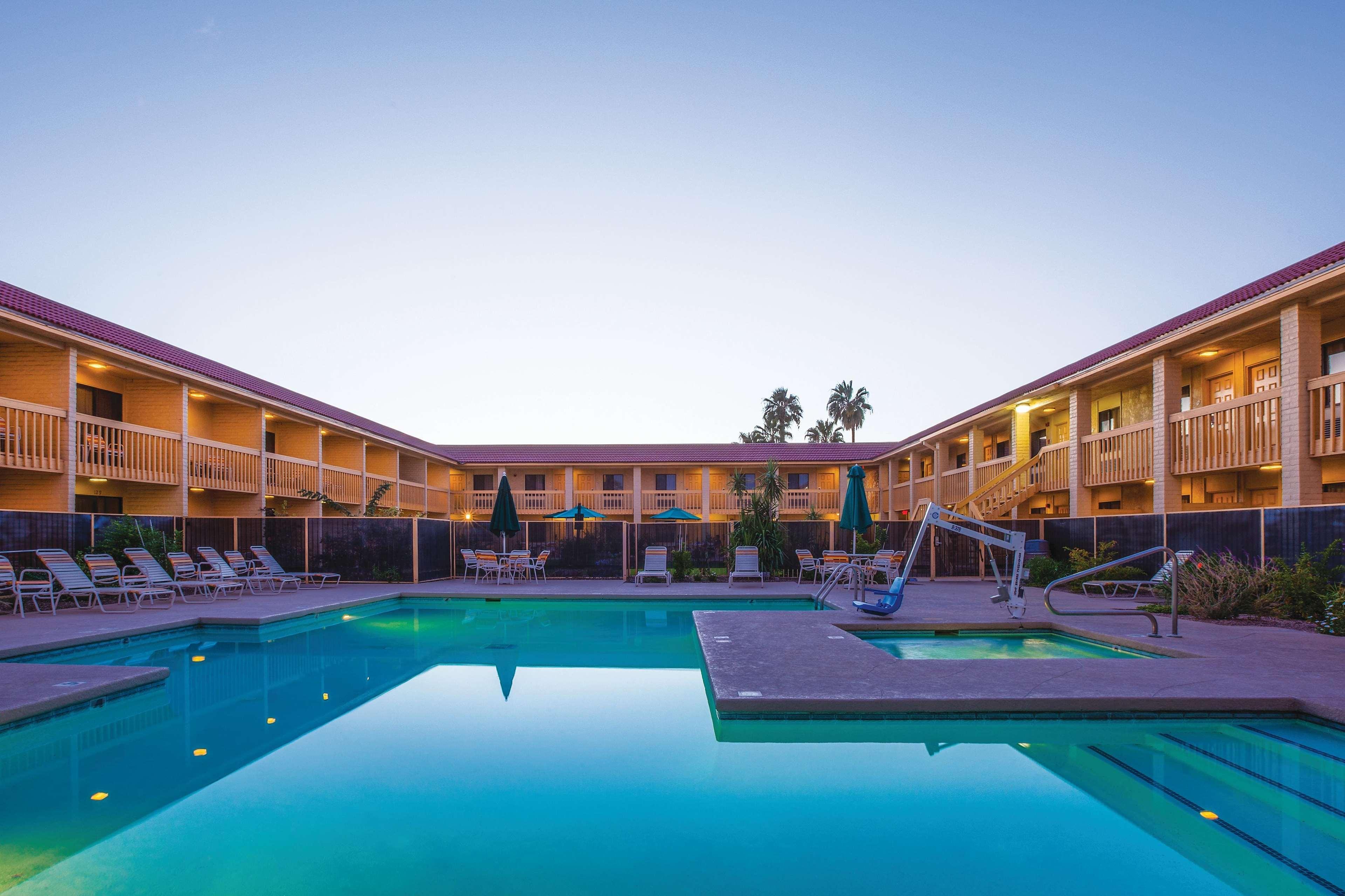La Quinta By Wyndham East Hotel