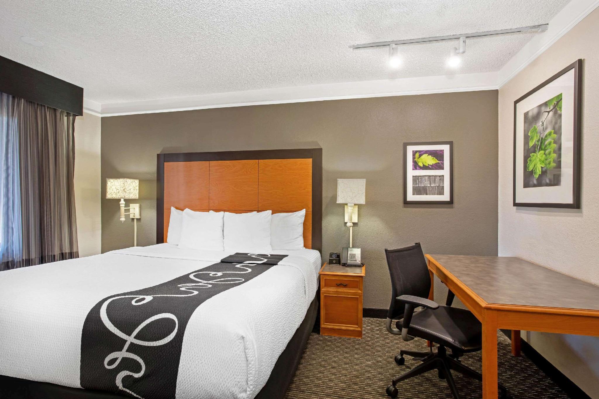 La Quinta By Wyndham East Hotel