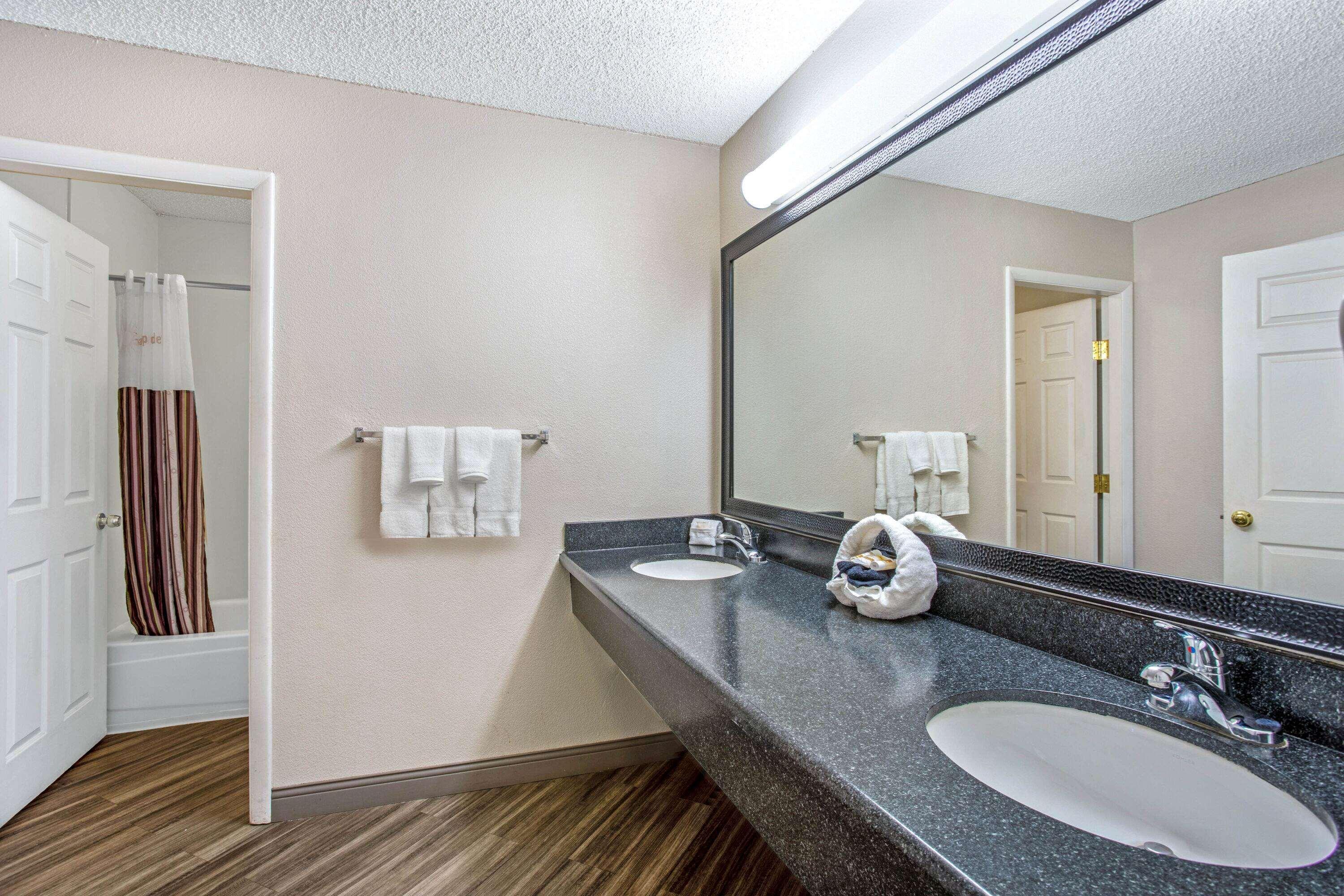 La Quinta By Wyndham East